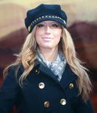 th_32706_Celebutopia-Ashley_Tisdale_attends_the_Macy17s_Thanksgiving_Day_Parade_in_New_York_City-06_122_1038lo.jpg