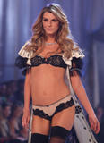th_10655_fashiongallery_VSShow08_Show-487_122_1185lo.jpg