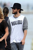 th_71722_Preppie_Jared_Leto_hanging_out_on_the_beach_in_Malibu_44_122_14lo.jpg
