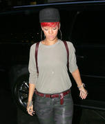 th_30672_RihannaattheChineserestaurantPhilippeinNY13.8.2010_17_122_170lo.jpg