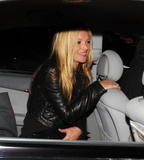 th_67915_Kate_Moss_arrives_at_Burberry_Prorsum_fashion_show_in_Milan_03.jpg