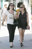 th_11879_Preppie_-_Sarah_Michelle_Gellar_at_the_Ivy_at_the_Shore_before_shopping_on_Montana_in_Santa_Monica_-_August_2_2009_082_122_364lo.jpg