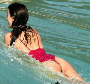 Penelope Cruz sexy red bikini seksualus bikinis