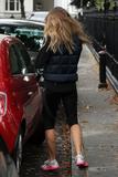 th_99997_celebrity_paradise.com_TheElder_ElleMacpherson2010_10_05_droppinghersonofftoschoolinLondon13_122_599lo.jpg