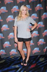 http://img11.imagevenue.com/loc140/th_111662533_NastiaLiukin_05_122_140lo.jpg