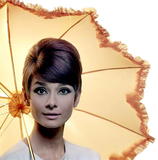 http://img11.imagevenue.com/loc335/th_22394_kinopoisk.ru_Audrey_Hepburn_499354_123_335lo.jpg