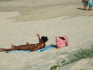 Beach bikini shots of spying girls on the beachr3gvcaa3t1.jpg