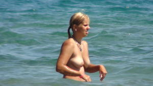 Beach Beauty Topless Candid-f31divigoc.jpg