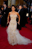 http://img11.imagevenue.com/loc420/th_63388_celebrity_paradise.com_TheElder_HalleBerry72_122_420lo.jpg