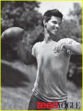 http://img11.imagevenue.com/loc590/th_89910_62_taylor-lautner-teen-vogue-october-200985_122_590lo.jpg