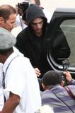 http://img11.imagevenue.com/loc941/th_26956_Robert_Pattinson_2009-06-01_-_Arrives_at_LAX_189_122_941lo.jpg